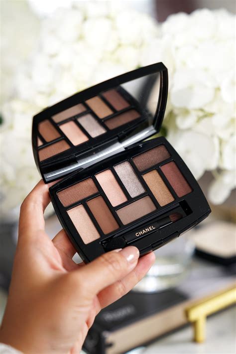 chanel les beiges natural eyeshadow palette 2019|chanel les beiges illuminating base.